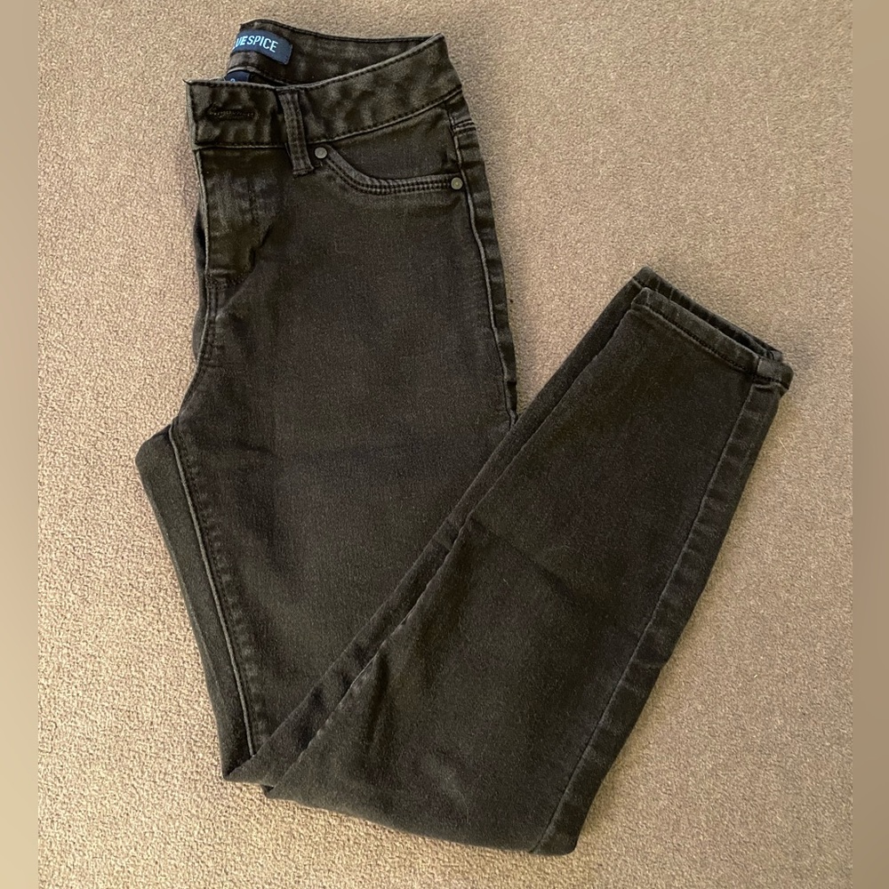 Black cropped ankle jeans
